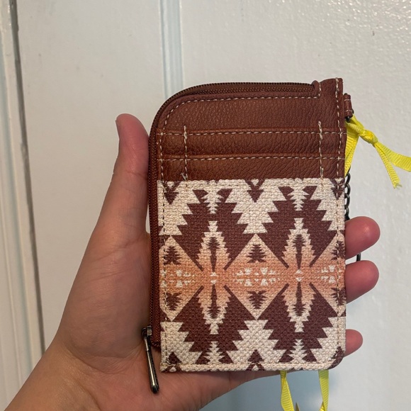 Wrangler Tan and Cream Geometric Women's Wallet - Picture 2 of 6